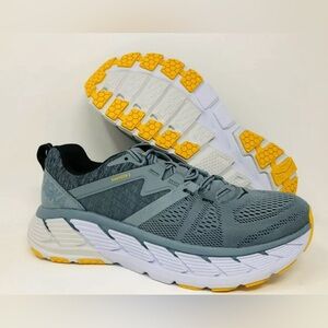 Great shoes! Size 12